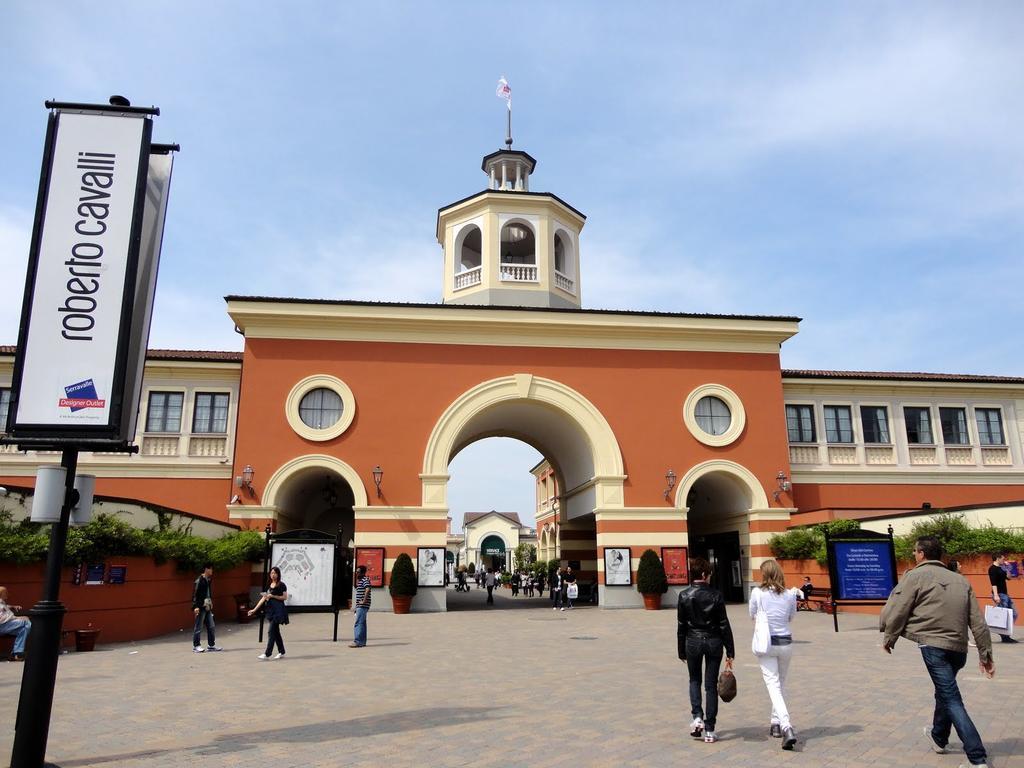 Residence Shopping Outlet Novi Ligure Bagian luar foto